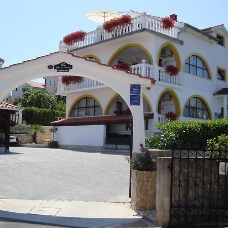 מאלינסקה Villa Flora מראה חיצוני תמונה